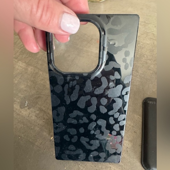 Black and Pink Phone Case Set w magnetic card holder that works on both cases 🩷🖤 - Picture 3 of 11